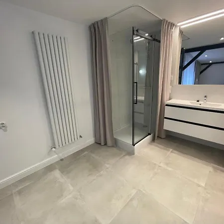 Apartman Jezuicka 16 *