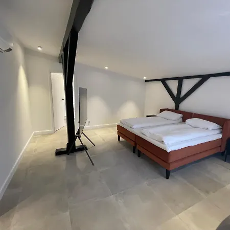 Apartman Jezuicka 16 *